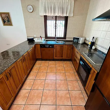 Chalet Casa Con Piscina Privada Muy Cerca Del Pueblo