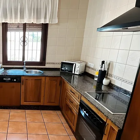 Casa Con Piscina Privada Muy Cerca Del Pueblo *