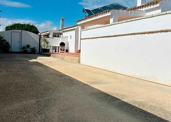Chalet Casa Con Piscina Privada Muy Cerca Del Pueblo