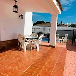 Chalet Casa Con Piscina Privada Muy Cerca Del Pueblo
