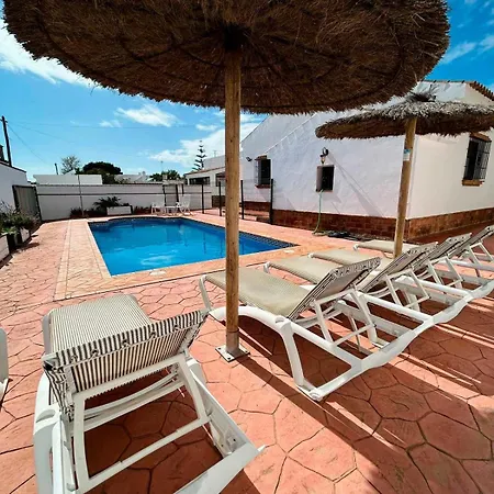 Casa Con Piscina Privada Muy Cerca Del Pueblo 木屋