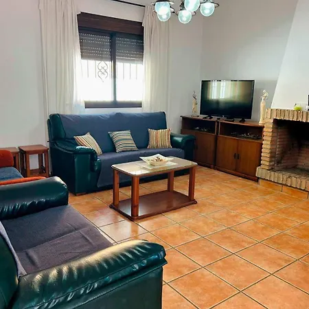 Casa Con Piscina Privada Muy Cerca Del Pueblo 木屋