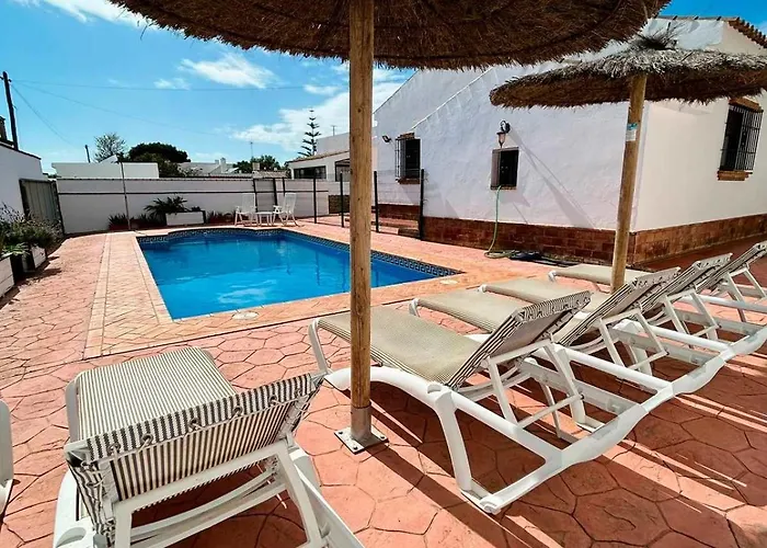 Casa Con Piscina Privada Muy Cerca Del Pueblo 木屋