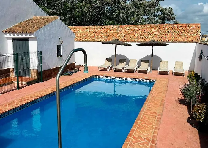 Casa Con Piscina Privada Muy Cerca Del Pueblo 木屋